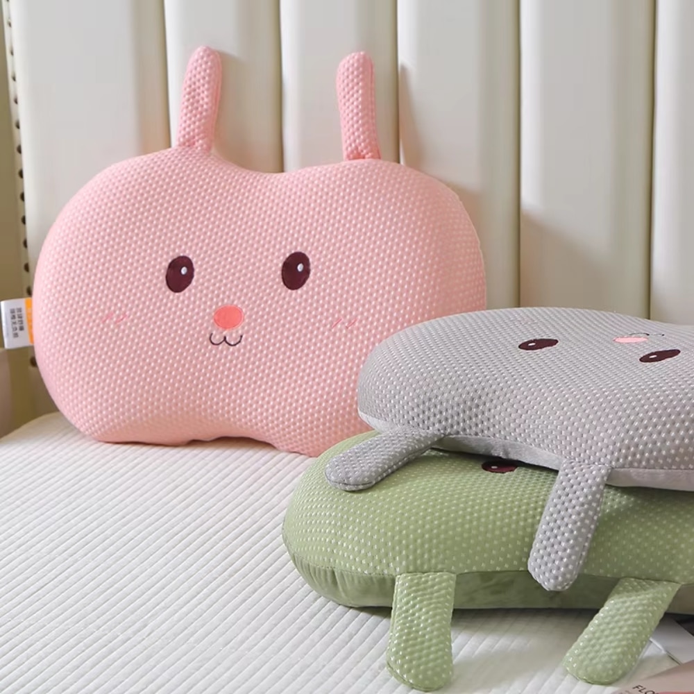 almohada seda fria motivo conejo