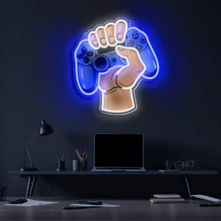 Joystick colgado en la pared